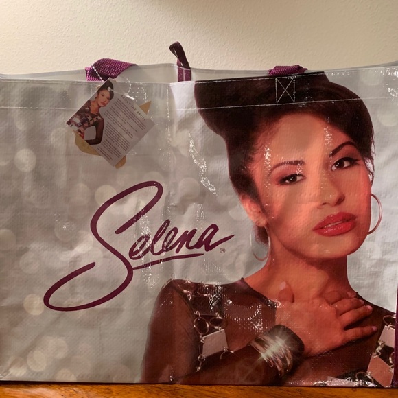(2) 2018 LIMITED EDITION “Siempre Selena” Totes - Picture 2 of 5